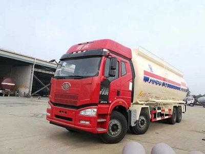 東風后雙橋粉粒物料車與30噸散裝水泥車廠家報價分析